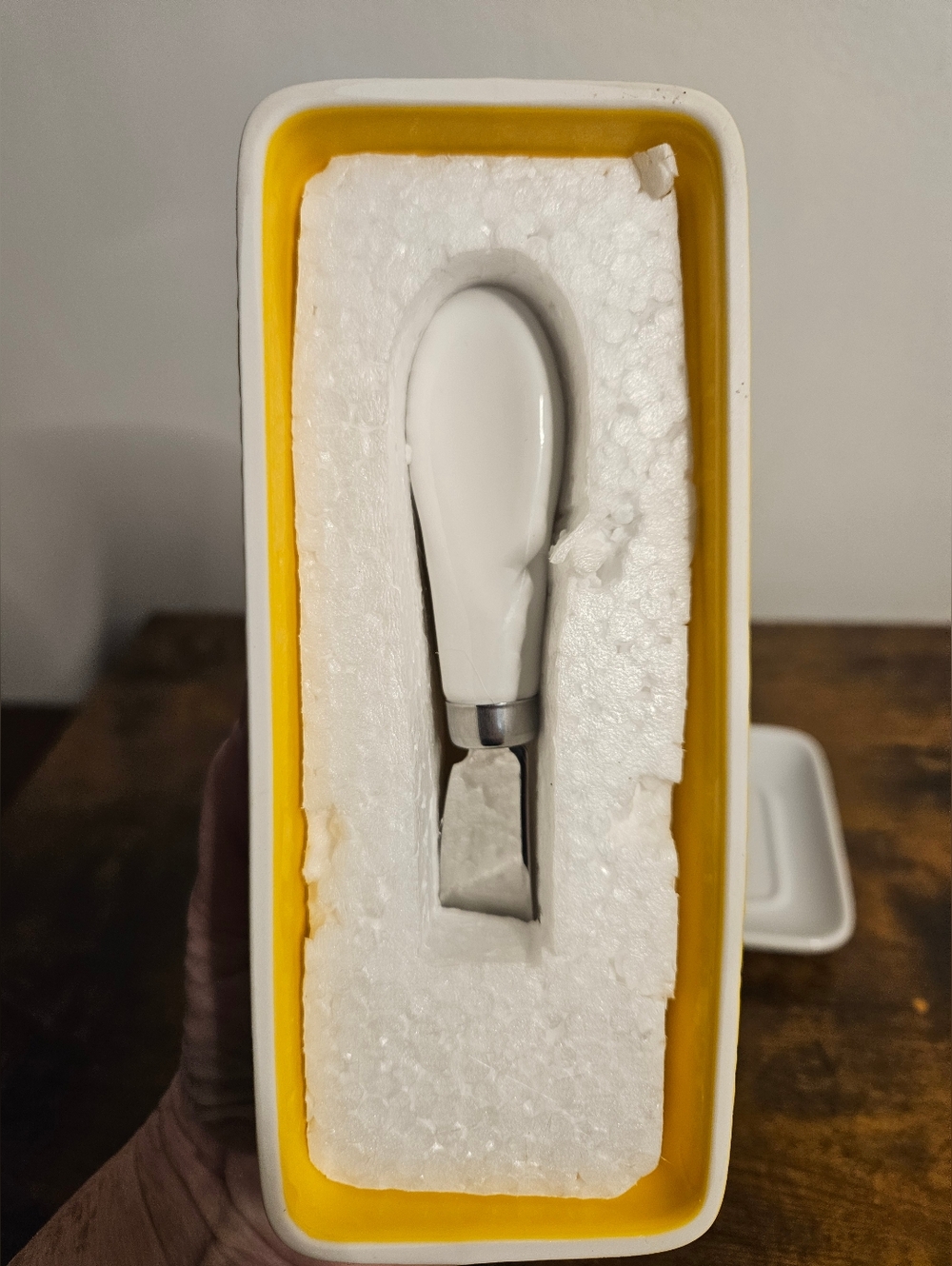 Yellow 'Butter' Ceramic Butter Dish with Floral Detail With Butter Knife NIB - Picture 4 of 5